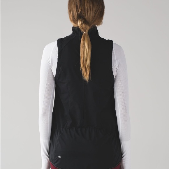 Lululemon Kicking Asphalt Vest Navy Blue - Picture 3 of 8